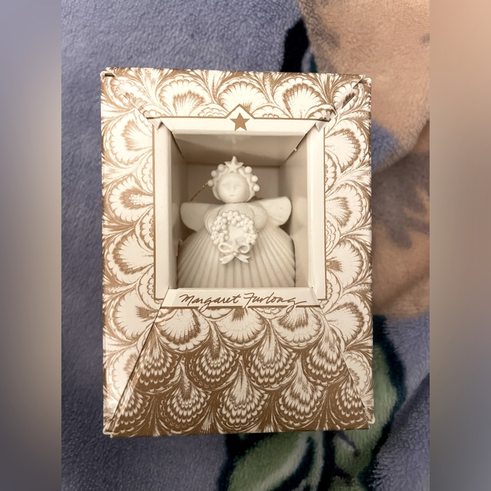 Vintage Miniature Angel Wreath Shell Ornament by Margaret Furlong 1995